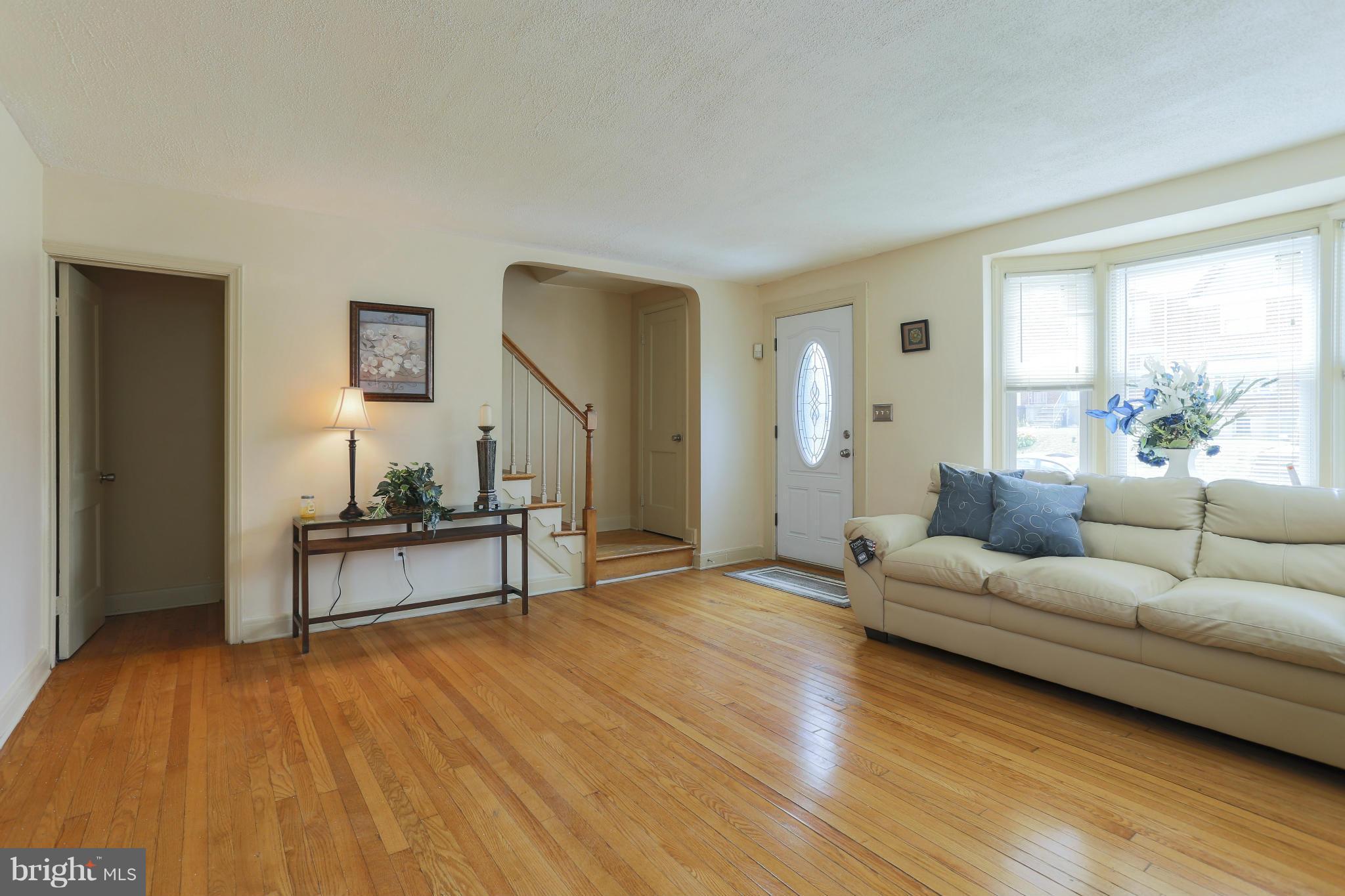 831 Stamford Road Baltimore, MD 21229 - Photo 7 of 29 Dining Room