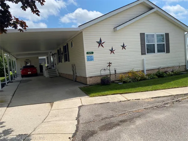 $155,900 | 575 Blue Lake Court, Smiths Creek, MI 48074