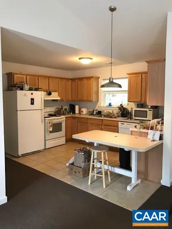 $3,200 | 109 Chelsea Drive, Unit 4, Charlottesville, VA 22903