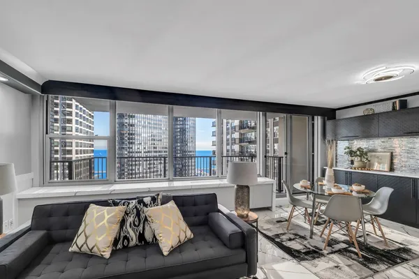 $415,000 | 400 East Randolph Street, Unit 2225, Chicago, IL 60601