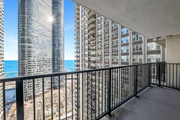 $415,000 | 400 East Randolph Street, Unit 2225, Chicago, IL 60601