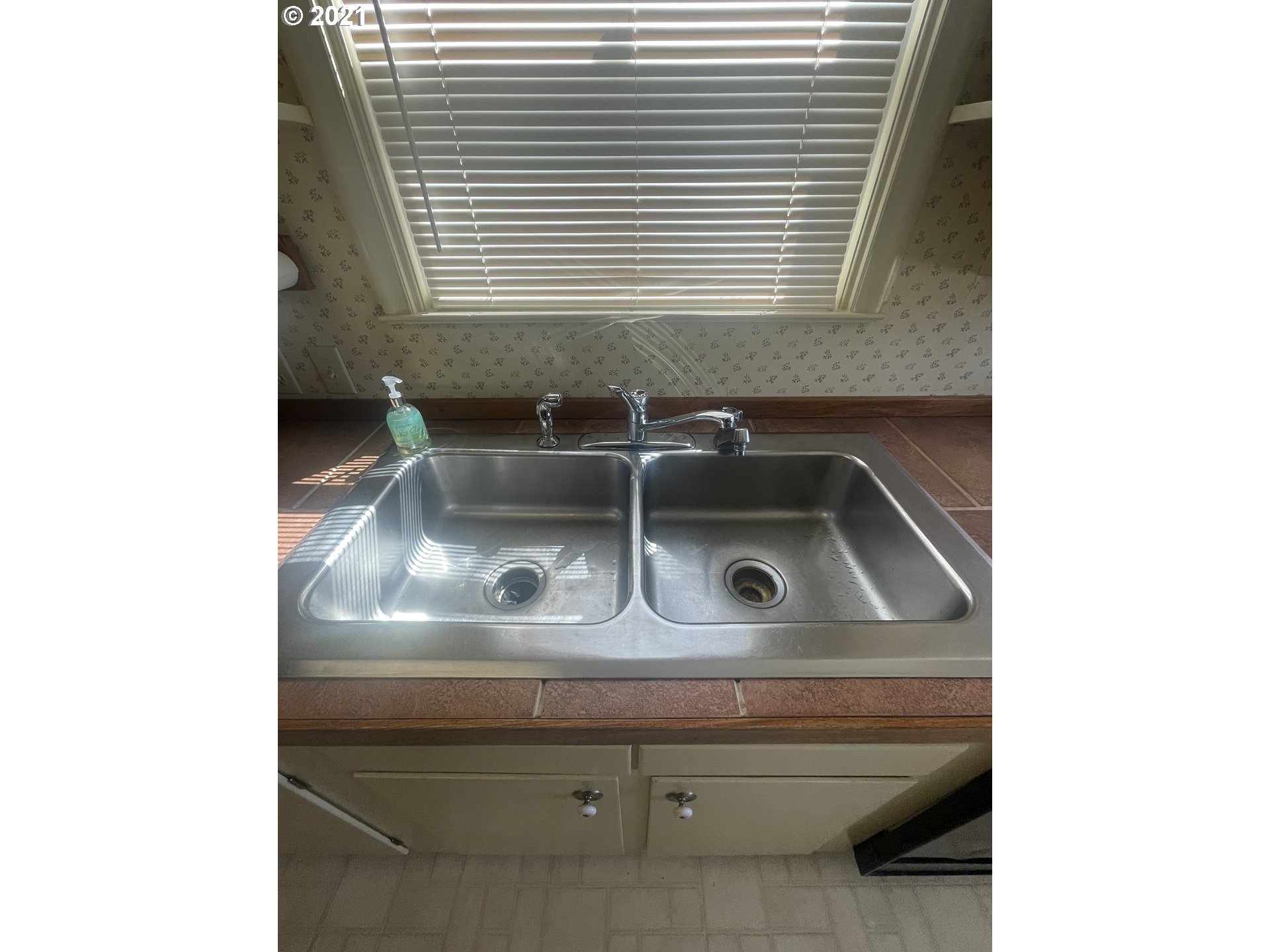 1913 Hawthorne Avenue Reedsport, OR 97467 - Photo 11 of 32 Kitchen