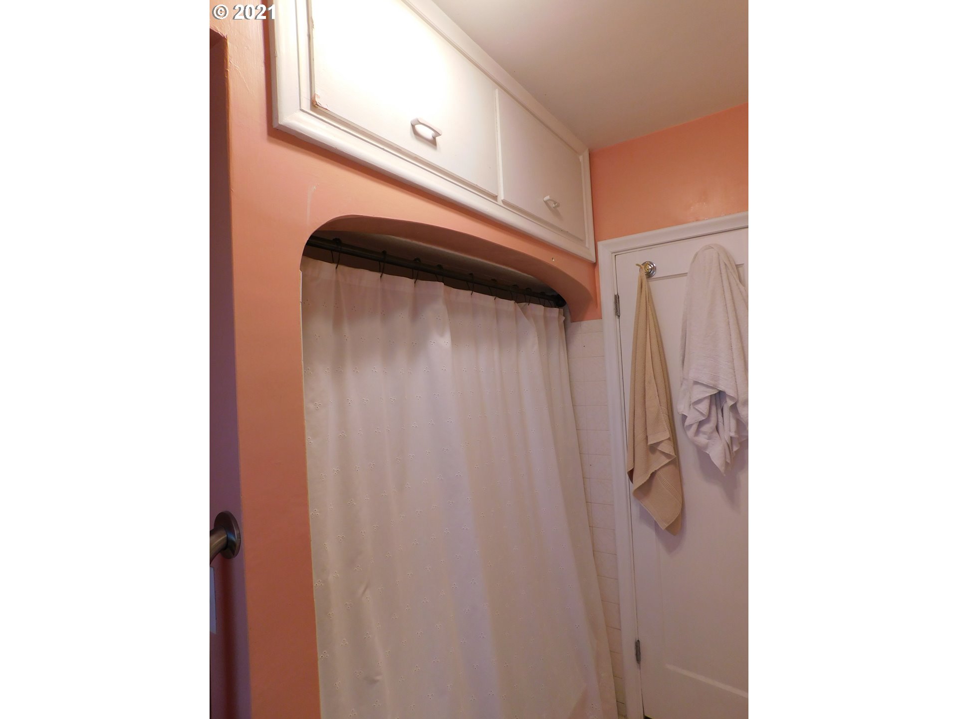 1913 Hawthorne Avenue Reedsport, OR 97467 - Photo 15 of 32 Bathroom