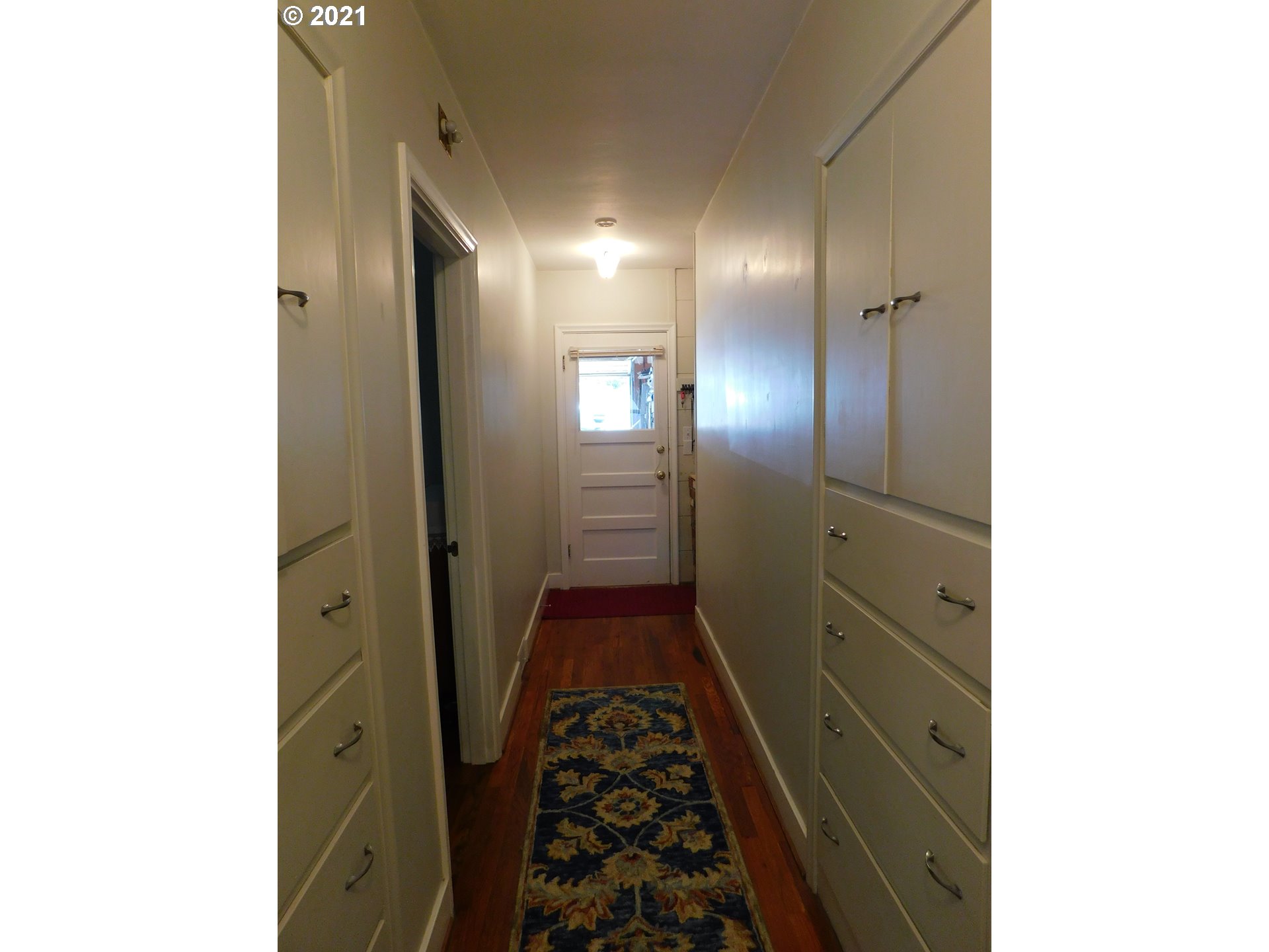 1913 Hawthorne Avenue Reedsport, OR 97467 - Photo 21 of 32 Hallway