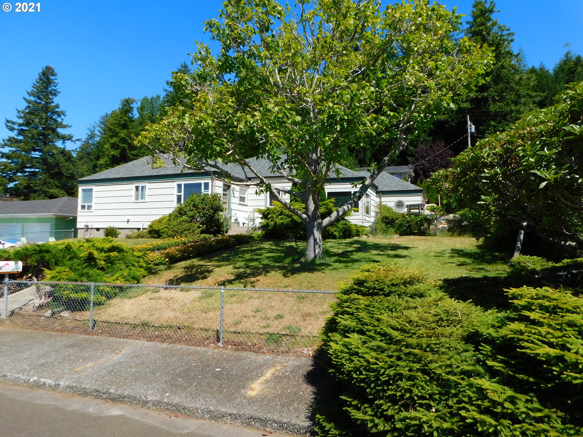 1913 Hawthorne Avenue Reedsport, OR 97467 - Photo 28 of 32 Exterior