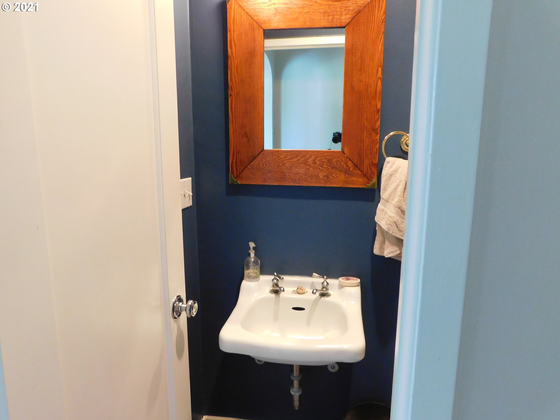 1913 Hawthorne Avenue Reedsport, OR 97467 - Photo 7 of 32 Bathroom