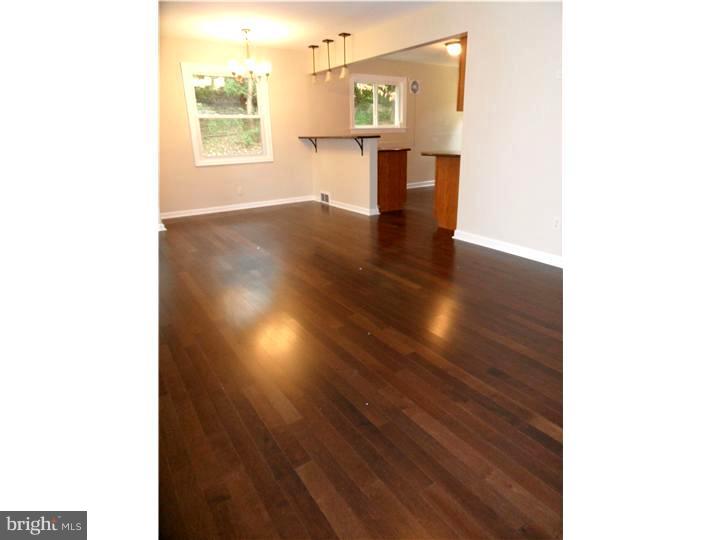 130 Brookhill Road Newtown Square, PA 19073 - Photo 7 of 21 Living Room