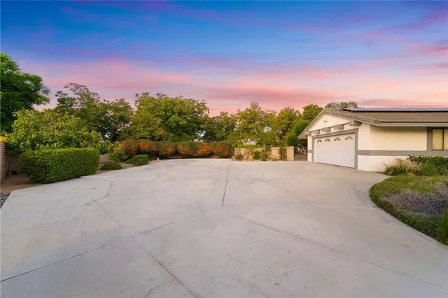 $1,025,000 | 26440 Old Agency Road, Hemet, CA 92544