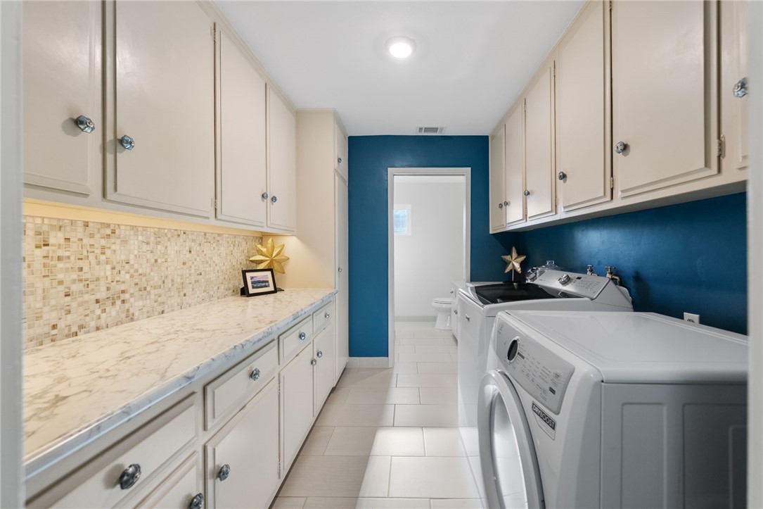 26440 Old Agency Road Hemet, CA 92544 - Photo 28 of 74 a utility room with dryer and washer