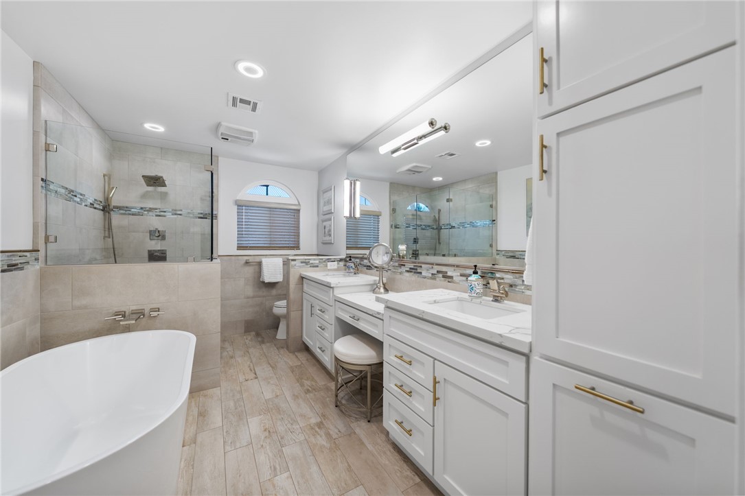 26440 Old Agency Road Hemet, CA 92544 - Photo 33 of 74 a large bathroom with a large mirror vanity sink and tub