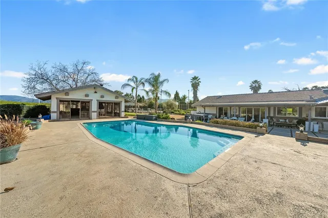 $1,025,000 | 26440 Old Agency Road, Hemet, CA 92544