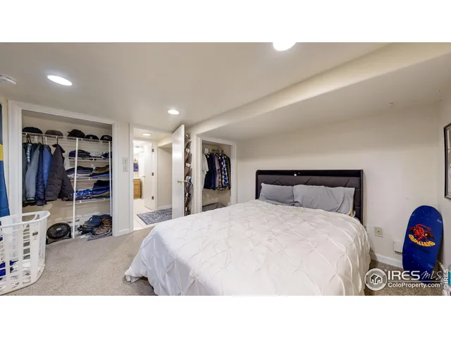 a black and white photo of a living room