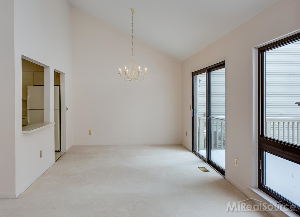 624 Ashley Circle East Rochester, MI 48307 - Photo 7 of 22 31230650-6.JPG
