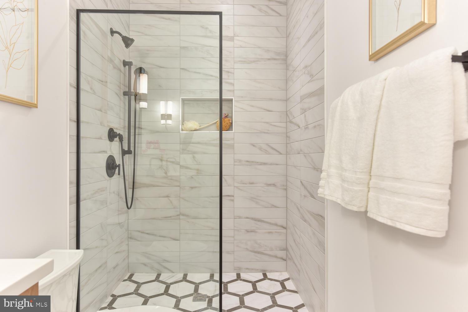 467 M Street Northwest, Unit 1 Washington, DC 20001 - Photo 16 of 34 Owners Ensuite bath