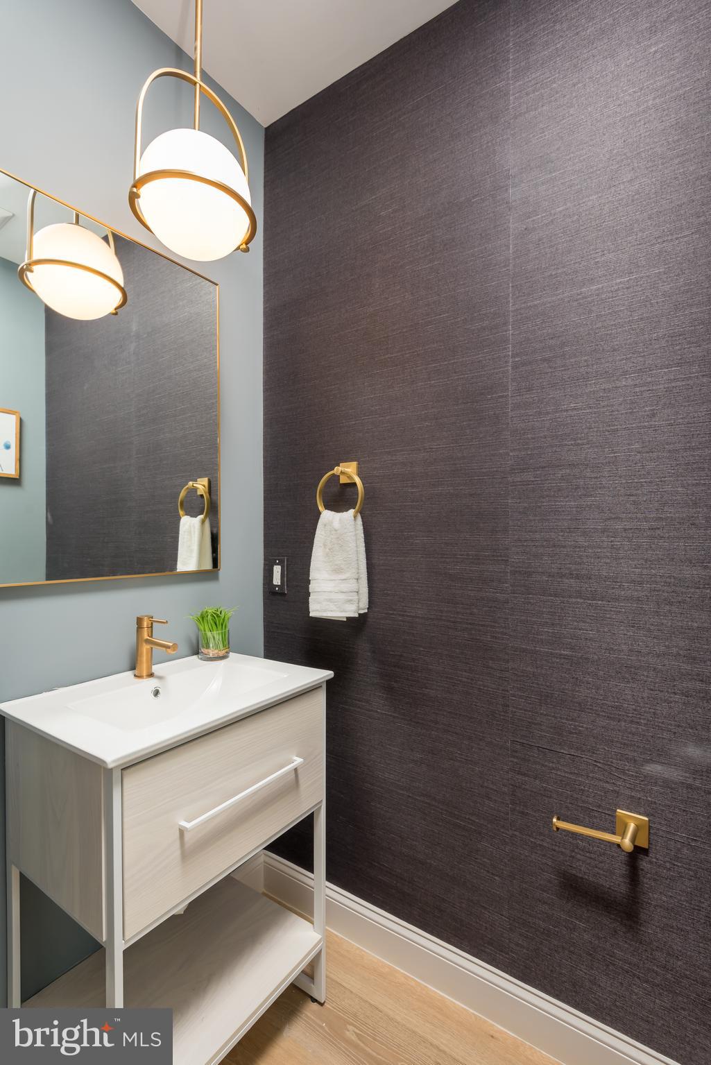467 M Street Northwest, Unit 1 Washington, DC 20001 - Photo 7 of 34 main level half bath