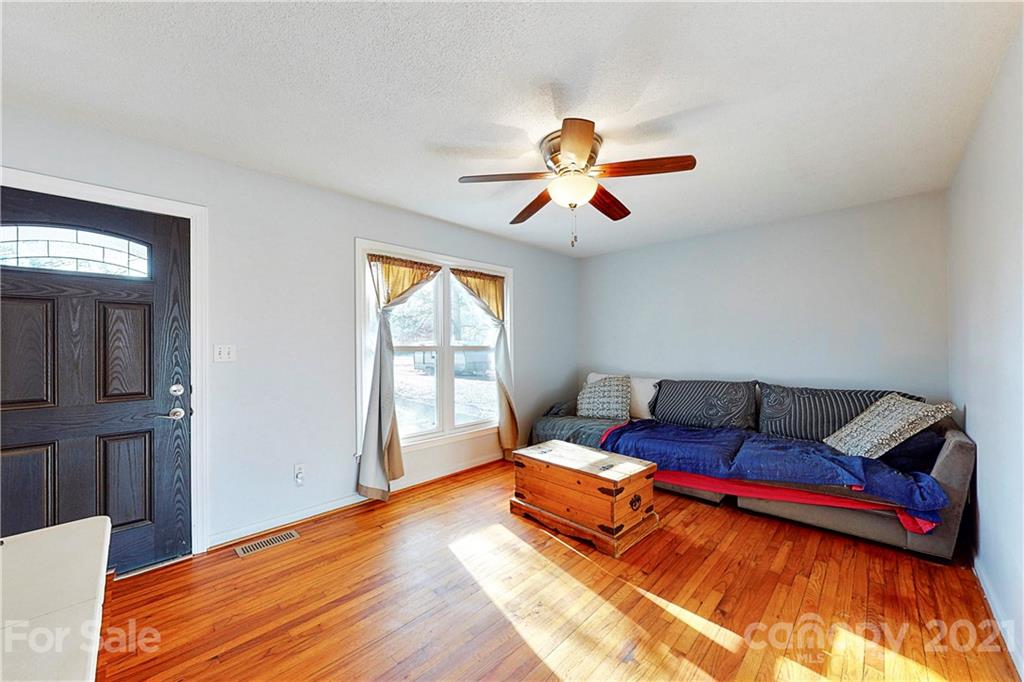 1040 Cameron Road York, SC 29745 - Photo 5 of 24 Gallery Image 5