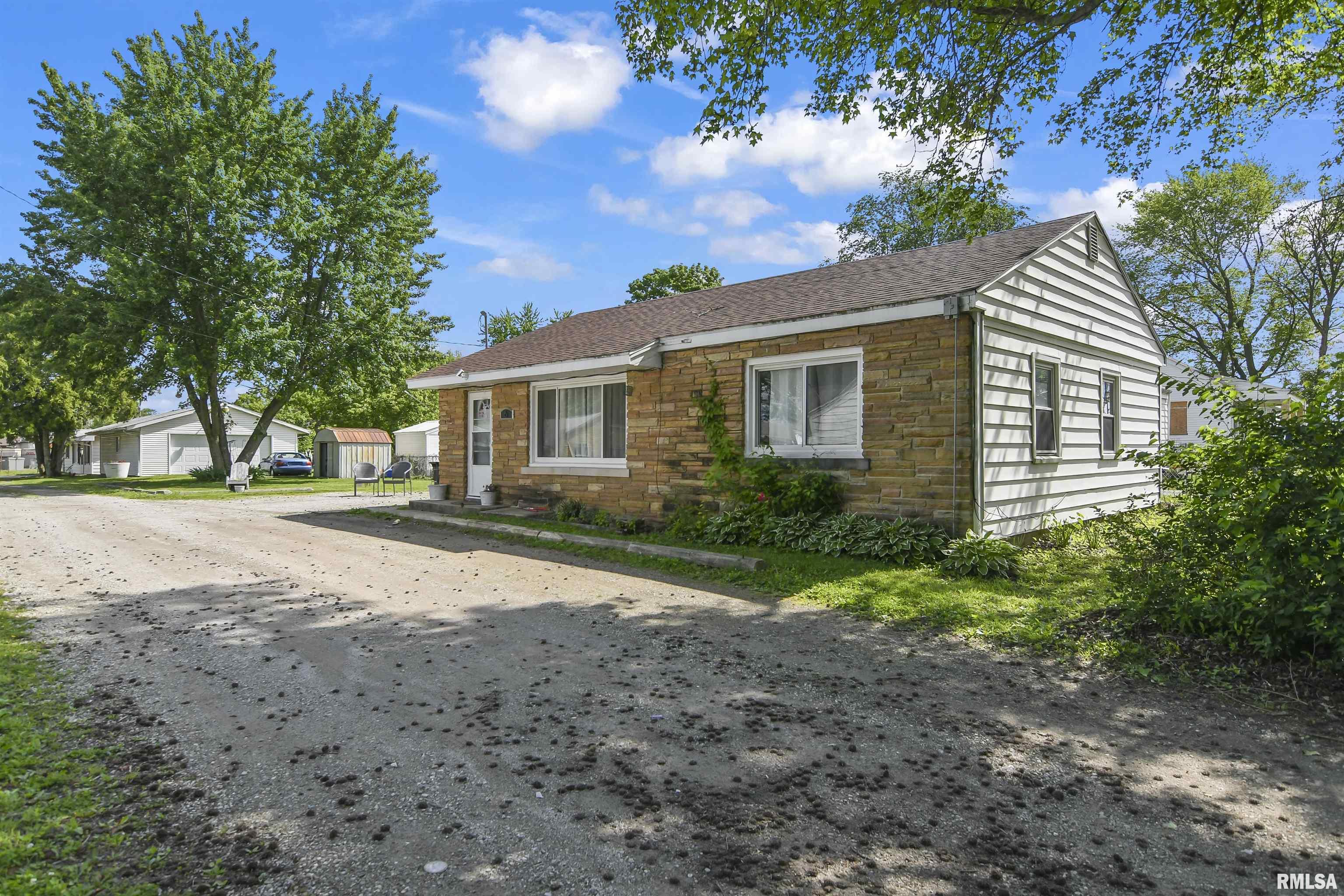 2 Richards Lane Springfield, IL 62702 - Photo 1 of 32