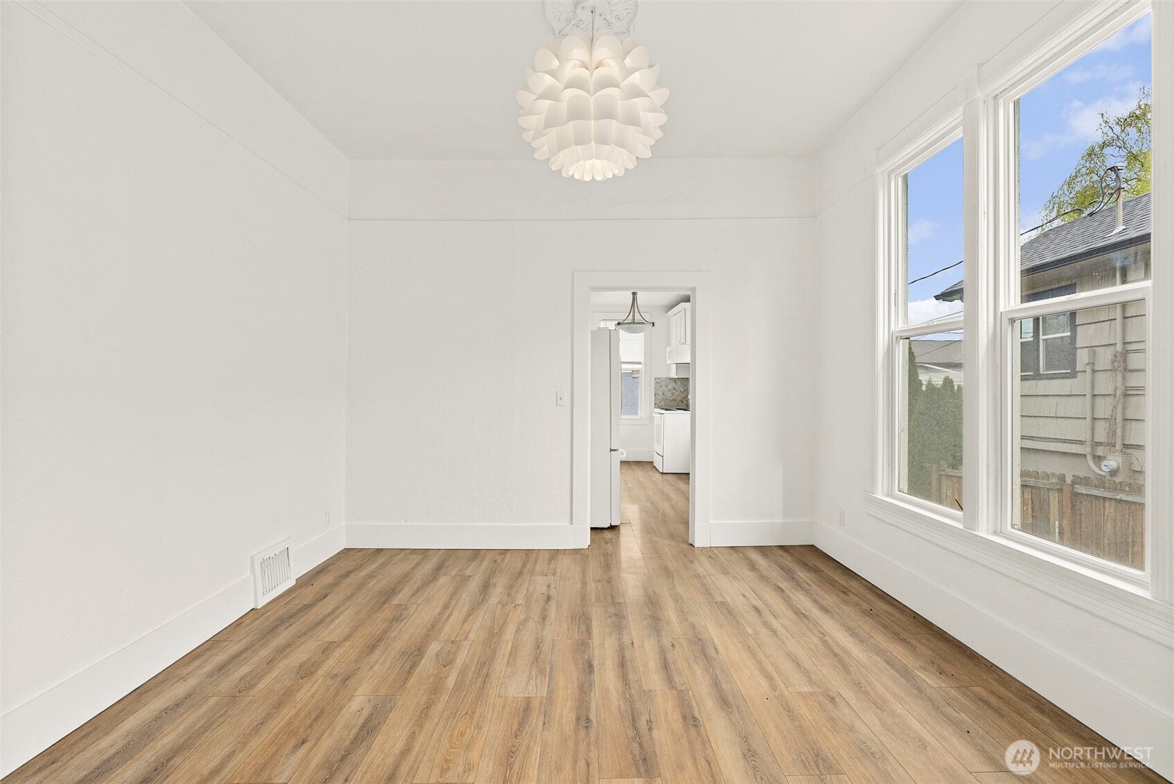 409 South 30th Street Tacoma, WA 98402 - Photo 12 of 37 a view of empty room with wooden floor and fan