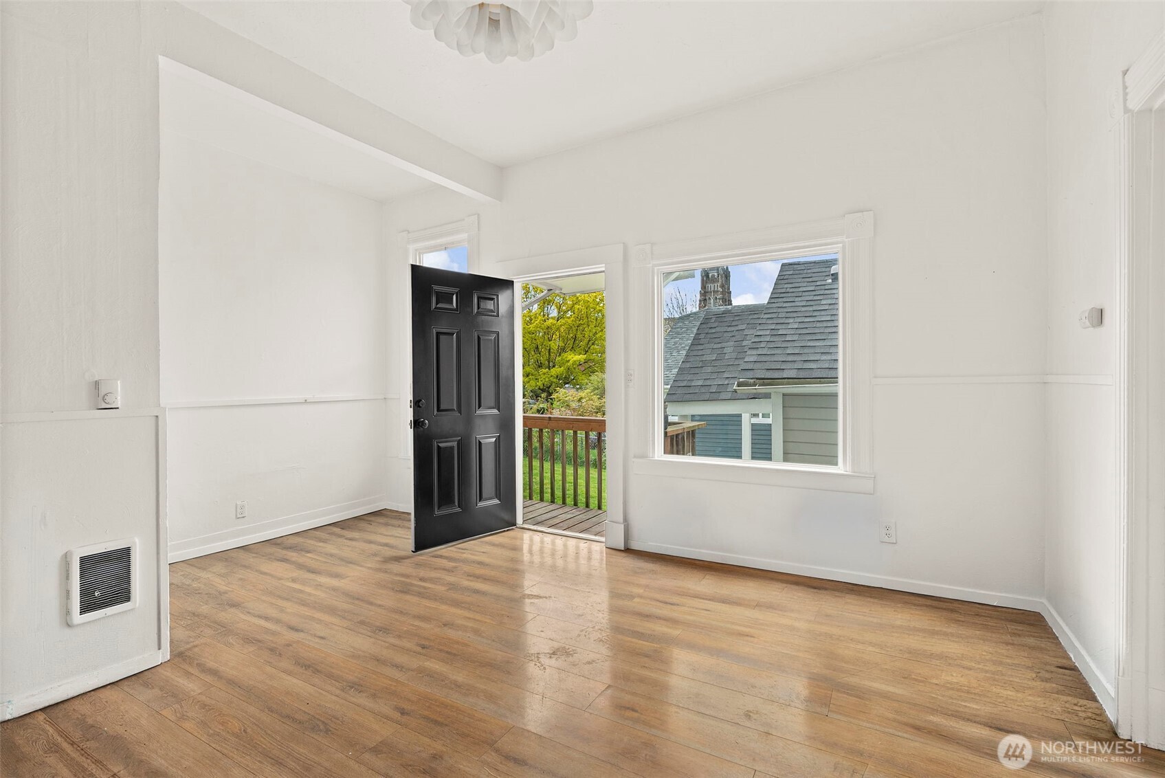 409 South 30th Street Tacoma, WA 98402 - Photo 22 of 37 an empty room with wooden floor and windows