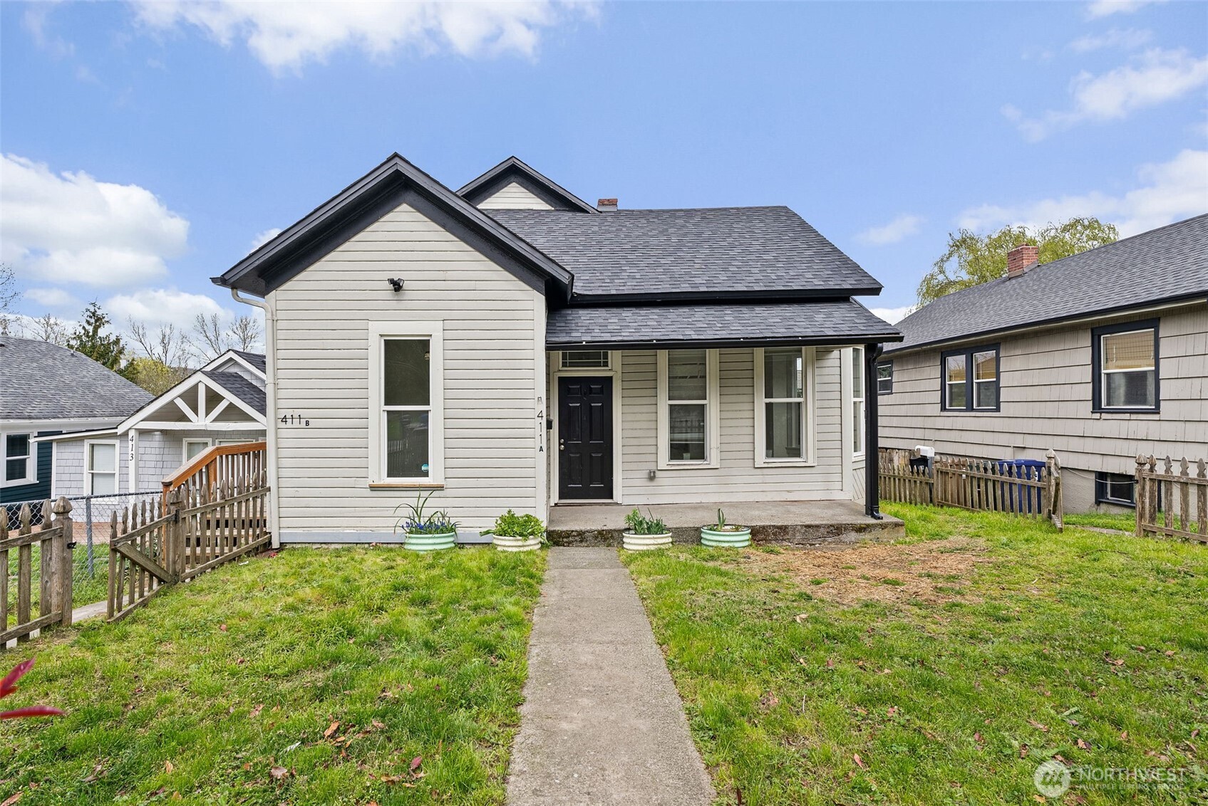 409 South 30th Street Tacoma, WA 98402 - Photo 3 of 37 a front view of a house with a yard