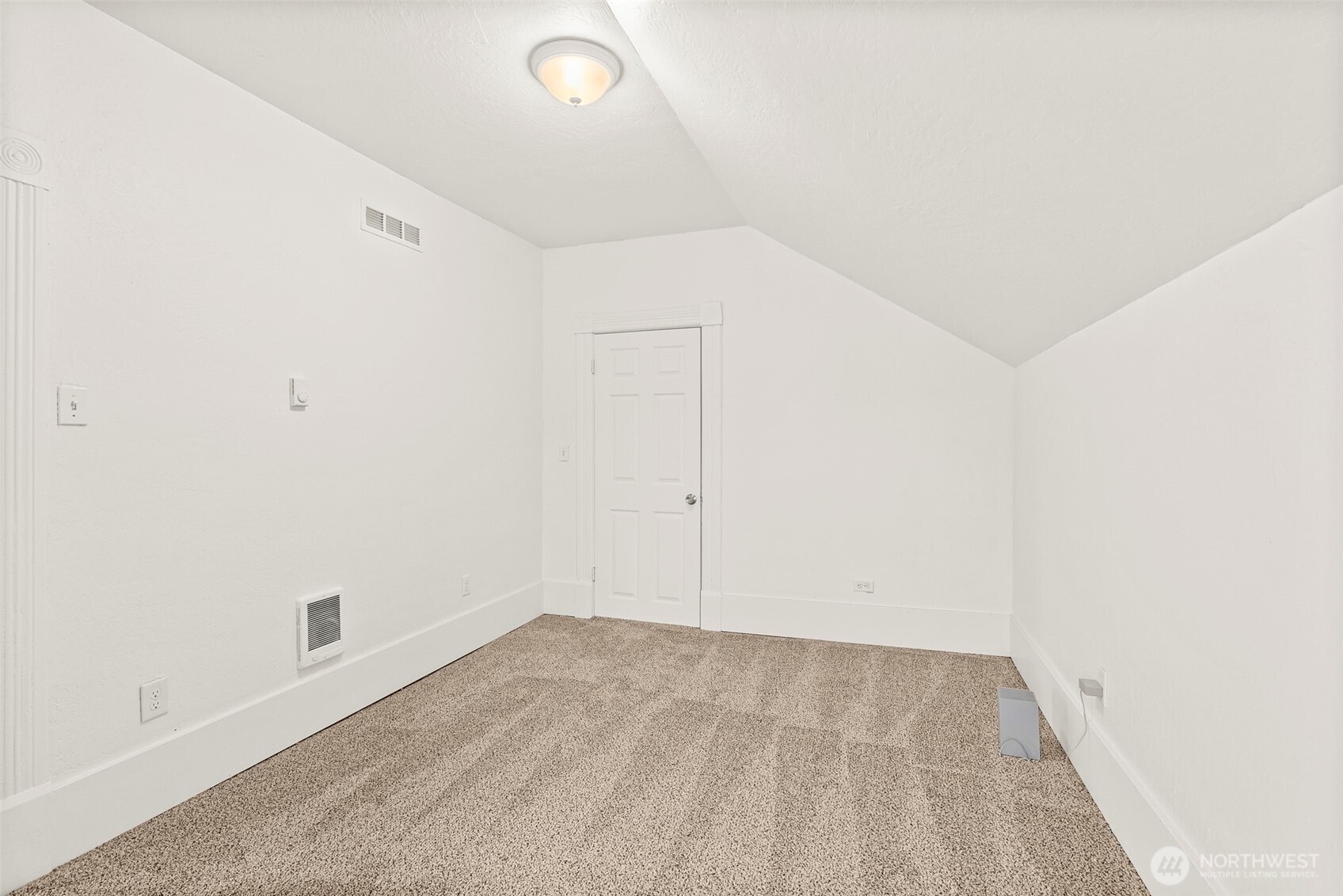 409 South 30th Street Tacoma, WA 98402 - Photo 31 of 37 a view of an empty room