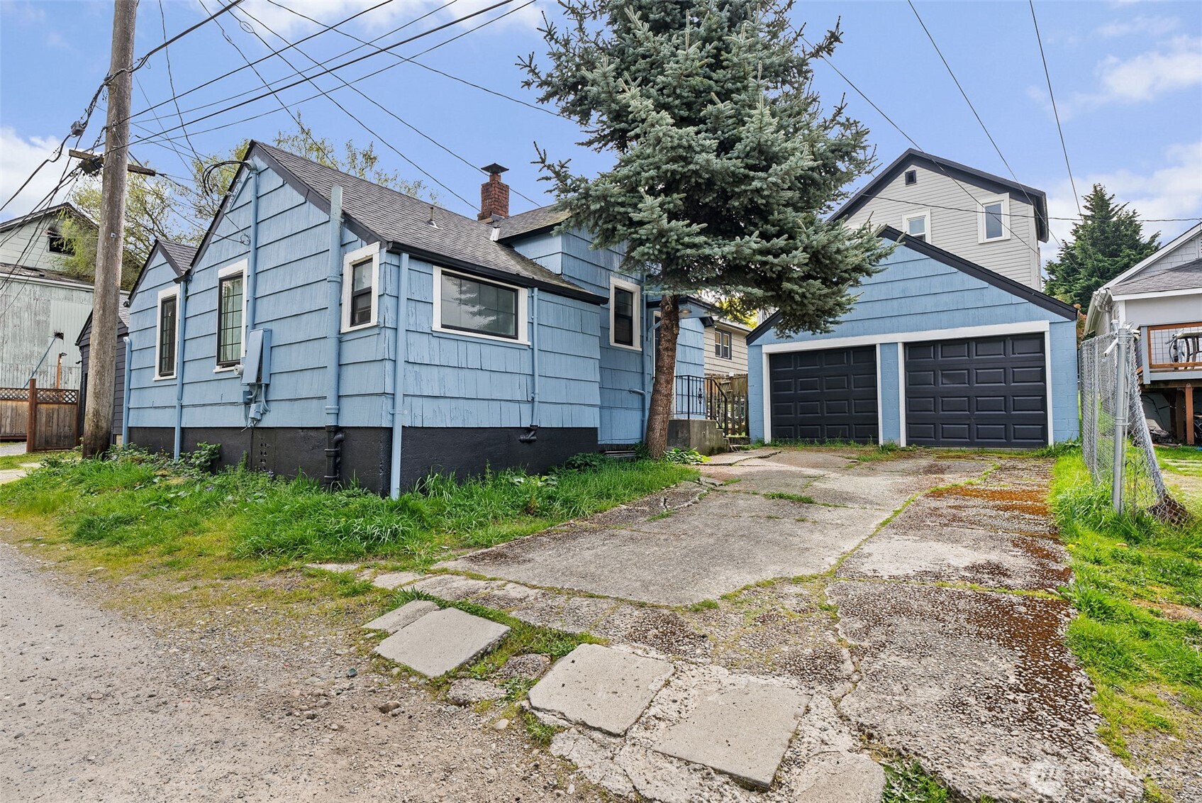 409 South 30th Street Tacoma, WA 98402 - Photo 36 of 37 a view of a house with a yard