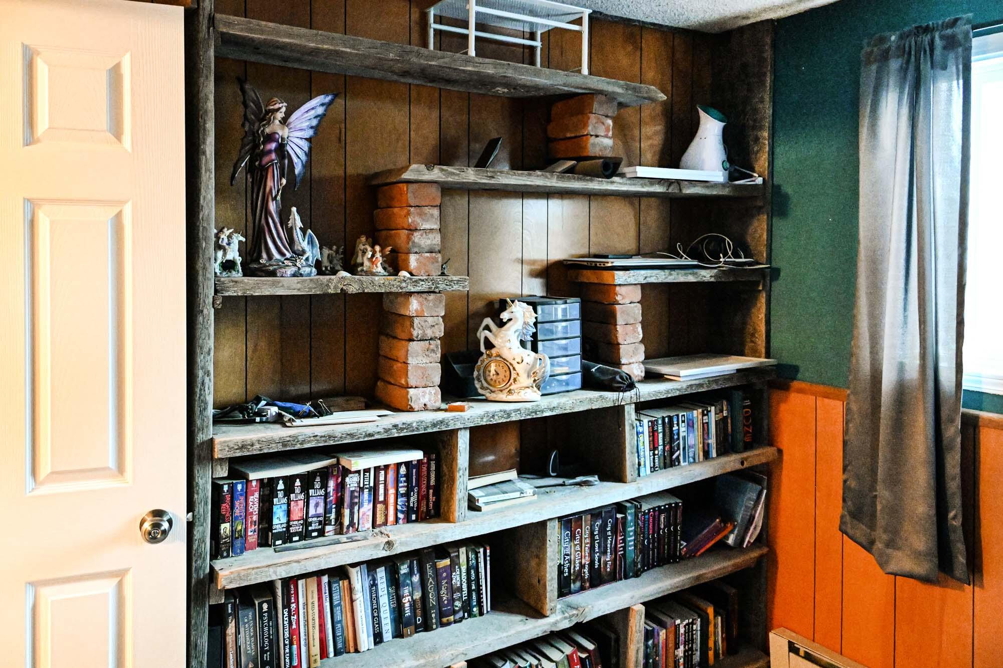 18357 Andy Hill Road Lakeview, OR 97630 - Photo 16 of 43 shelves