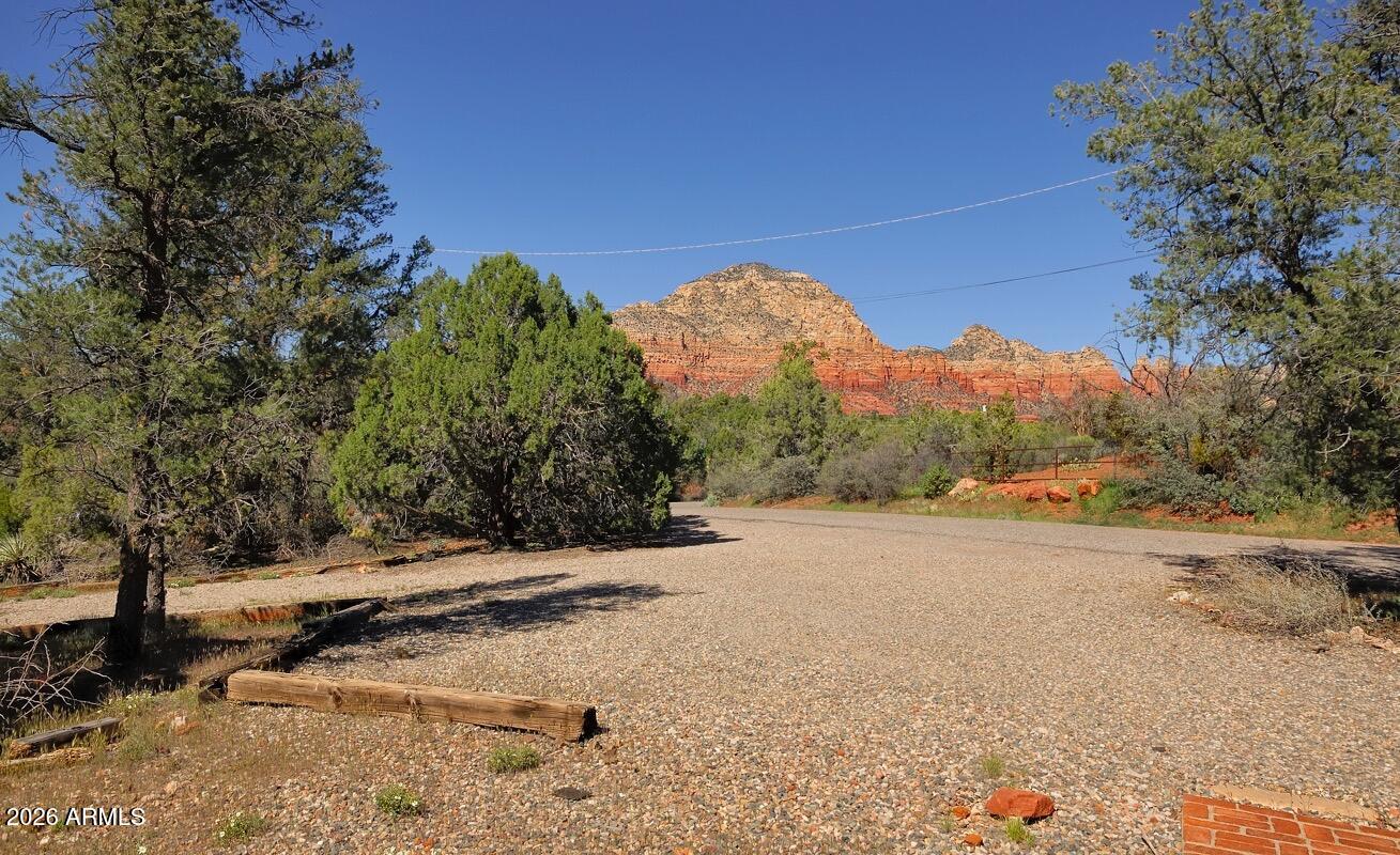 165 Tabletop Road Sedona, AZ 86336 - Photo 3 of 30 Front Yard
