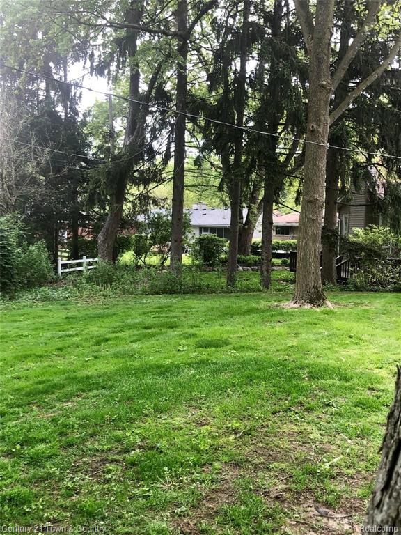 2017 Devonshire Road Bloomfield Hills, MI 48302 - Photo 8 of 43