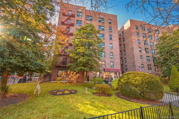 $474,000 | 33-44 Junction Boulevard, Unit 2V | Jackson Heights