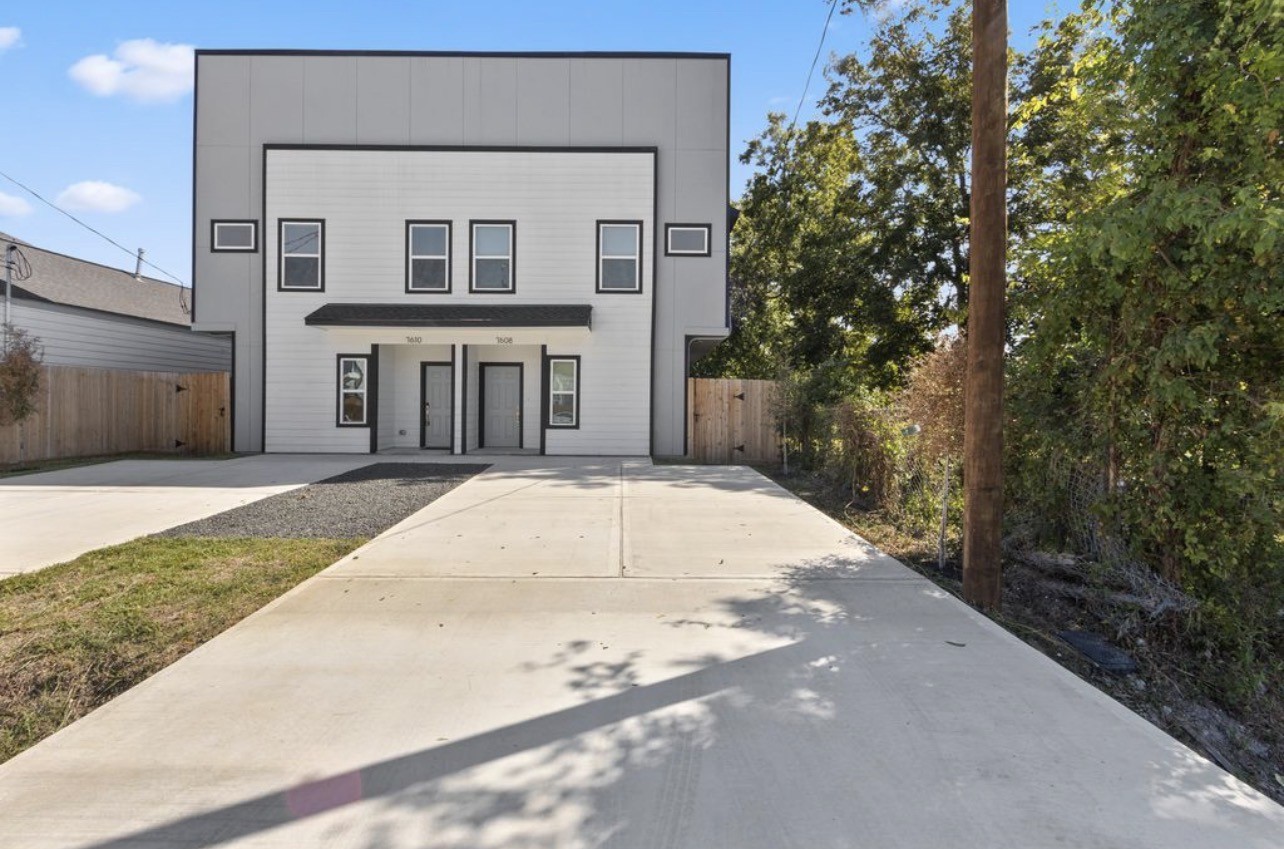 7608 Easter Street Houston, TX 77088 - Photo 5 of 22 Front view