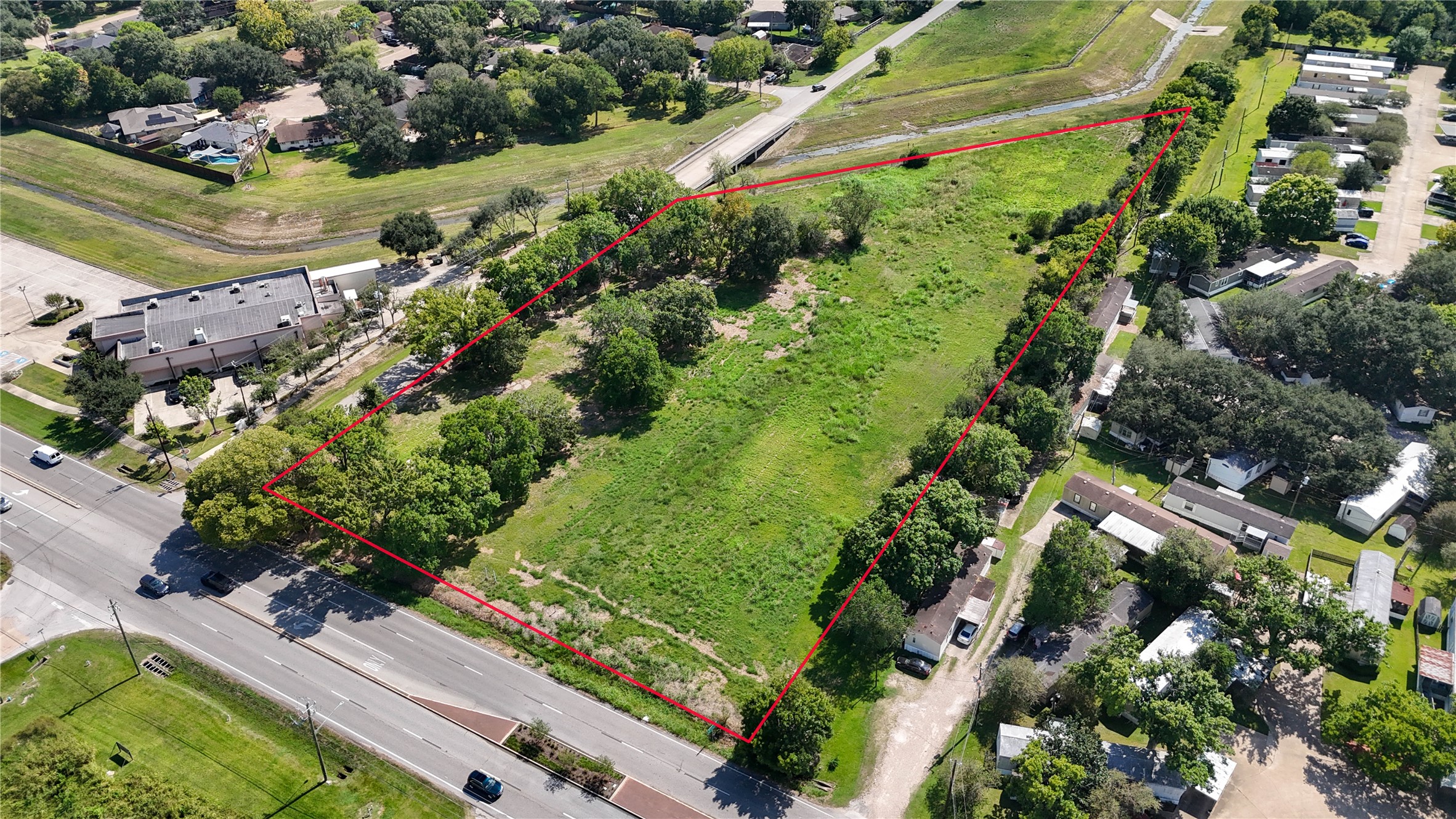a view of a garden with flowers