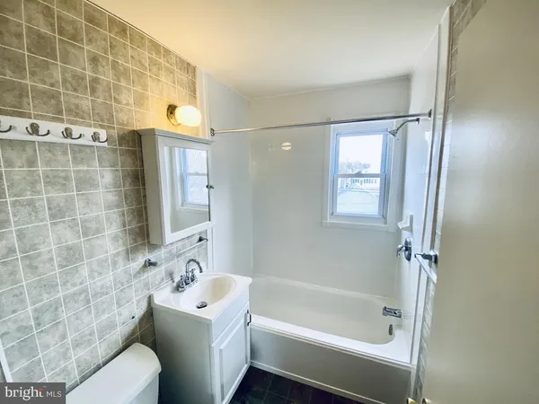 $1,725 | 131 Kentucky Avenue, Wilmington, DE 19804