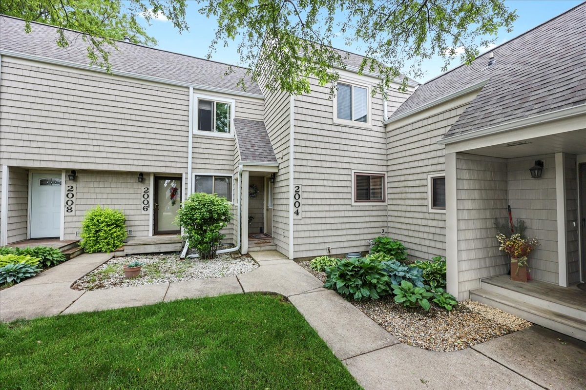 2004 Blackthorn Drive, Champaign, IL 61821 Compass