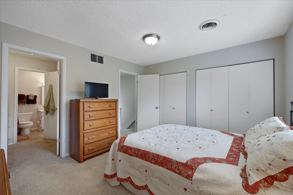 2004 Blackthorn Drive Champaign, IL 61821 - Photo 18 of 24 a living room with furniture