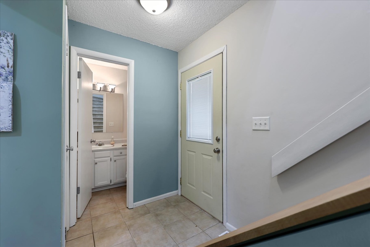 2004 Blackthorn Drive Champaign, IL 61821 - Photo 7 of 24