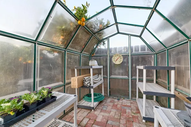 a view of entryway with a flower garden