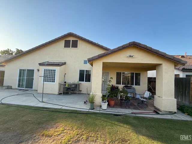 a view of a house with swimming pool and sitting area