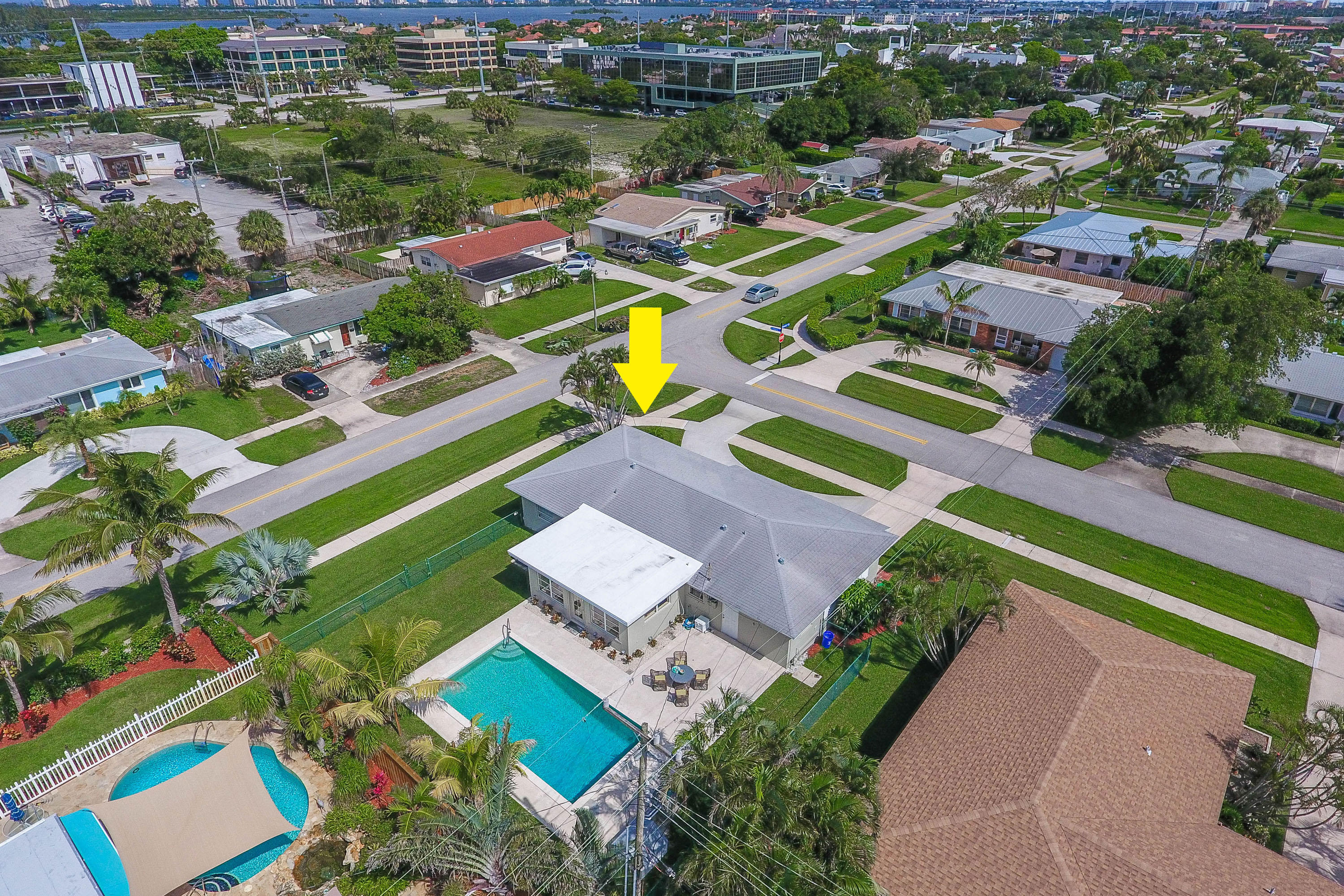 401 Harbour Road North Palm Beach, FL 33408 - Photo 38 of 47 401 Harbour Road Aerial_09_marked