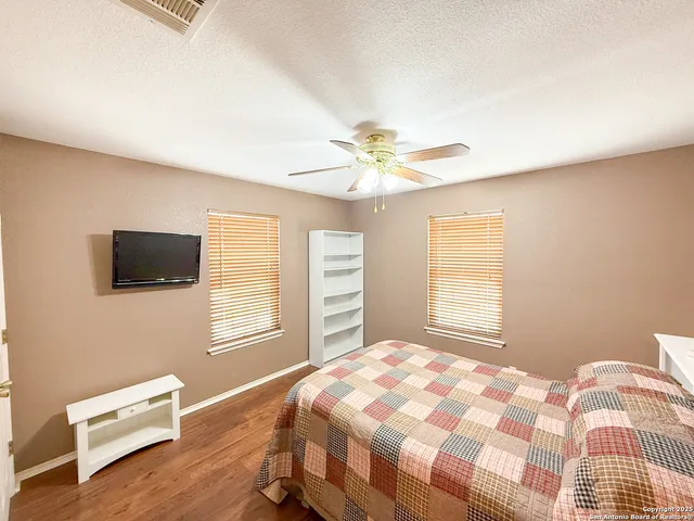 $797,000 | 1185 County Road 7718, Devine, TX 78016