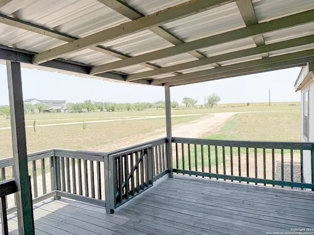 $797,000 | 1185 County Road 7718, Devine, TX 78016