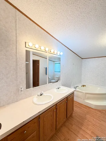 $797,000 | 1185 County Road 7718, Devine, TX 78016