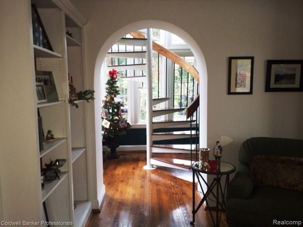 181 Touraine Road Grosse Pointe, MI 48236 - Photo 13 of 37 9.JPG
