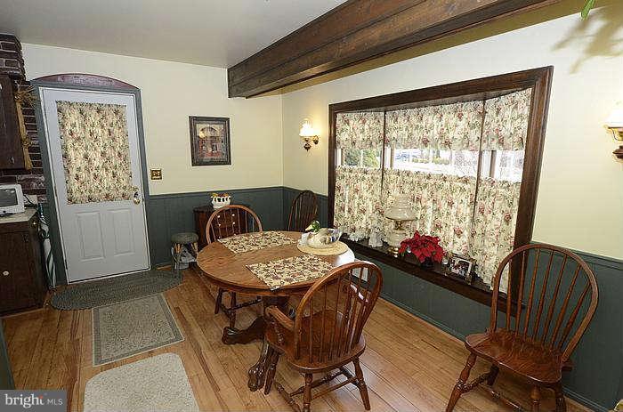 7206 Pinecrest Road Baltimore, MD 21228 - Photo 3 of 18 Kitchen