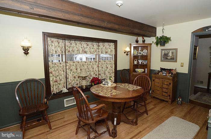 7206 Pinecrest Road Baltimore, MD 21228 - Photo 4 of 18 Kitchen