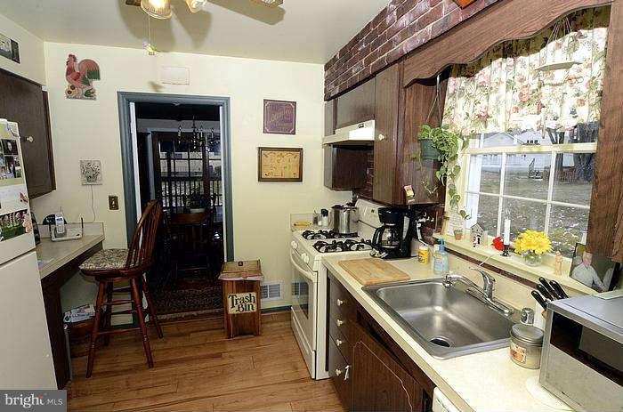 7206 Pinecrest Road Baltimore, MD 21228 - Photo 6 of 18 Kitchen