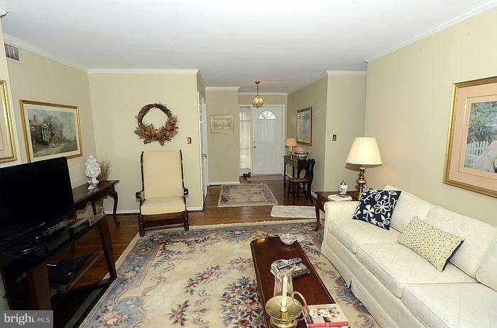 7206 Pinecrest Road Baltimore, MD 21228 - Photo 9 of 18 Living Room