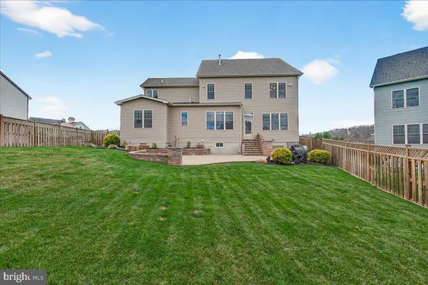 a view of a garden with sitting area