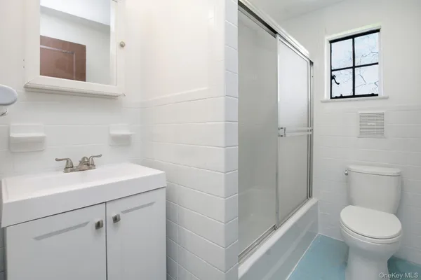 $8,500 | 5 Seymour Place, White Plains, NY 10605