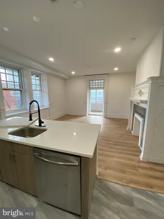 $2,100 | 260 West Johnson Street, Unit 2L, Philadelphia, PA 19144